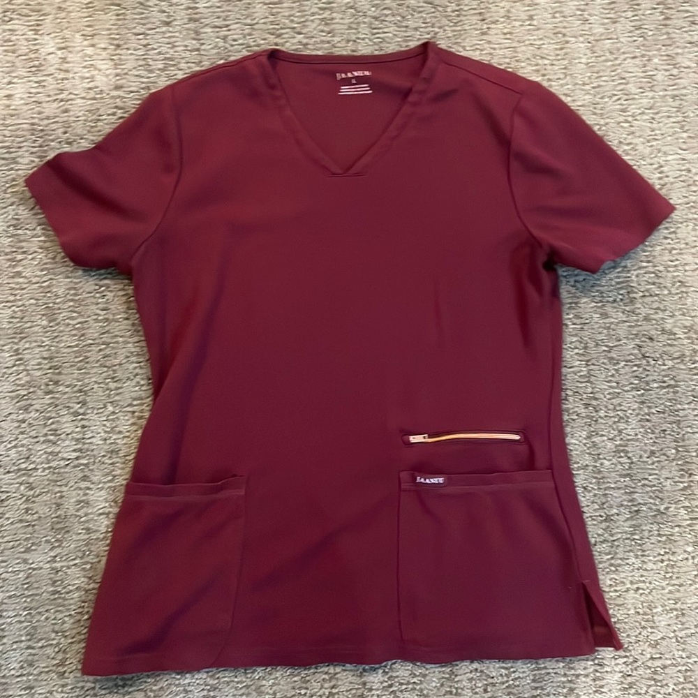 Jaanuu scrub top